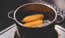 Nejlepší vařená kukuřice na světě! Stačí přidat 2 nečekané ingredience a ochutnáte zázrak