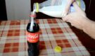 Smíchal mléko a Coca Colu. Neuvěříte svým očím, co se s Coca Colou stalo po pár hodinách