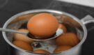 Jak zjistit, zda se vejce pokazilo: 3 triky obchodu