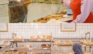 Zákaznice se každý den dotýkala pečiva holýma rukama. Zaměstnankyně supermarketu si naplánovala pomstu
