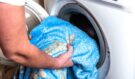 Děláte tuto chybu při praní? To je to, co ničí vaše oblečení