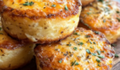 Sýrové bylinkové bramborové muffiny: Chutný způsob, jak zužitkovat zbytky kaše