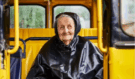 „Porodila jsem muže, jako jsi ty.“ Slova babičky, která změnila autobusáka navždy