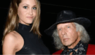 Šokující sňatek! 83letý multimilionář James Goldstein se oženil s 25letou ruskou kráskou. Je to láska, nebo jen dobře zaplacený sen?