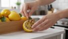 Zapíchněte hřebíček do citronu: Geniální trik našich babiček, který by měl dostat medaili!