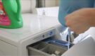 Drahé aviváže vám ničí prádlo? Jednoduchý domácí trik za pár korun vás překvapí už po prvním praní