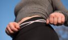 Trápí vás měkké břicho? Češka ukázala jednoduchý trik, který žene tuk pryč z problémových partií