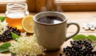 Čaj z černého bezu místo aspirinu? Překvapivě silný přírodní „lék“ bez chemie