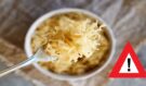 Kysané zelí vám „nesedí“? 5 varovných signálů, kdy tuto superpotravinu raději odložit