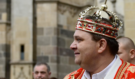Zlatá rakev a koruna s diamanty: Košice se loučily s romským králem Róbertem I.