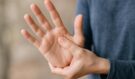 Stačí 5 minut denně: Jak prsty na rukou „uvolní“ stres, bolest i únavu?