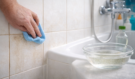 Máte špinavé spáry v koupelně? Tenhle jednoduchý trik je vybělí za pár minut většina lidí o něm nemá tušení