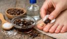 Stačí 3 věci z kuchyně! Tento starý domácí trik pomáhá na otoky, nervovou bolest i plíseň nehtů – lidé na něj nedají dopustit