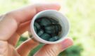 Zázračné zelené tablety: Spirulina jako proteinová bomba, detox i elixír krásy. Proč ji lékaři stále častěji doporučují?