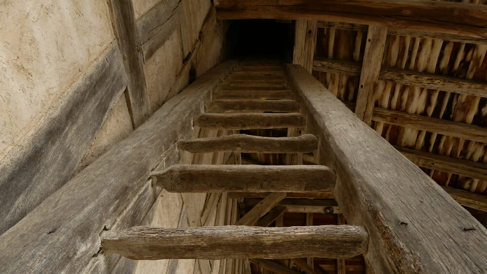 dřevěný žebřík