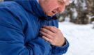 Mráz útočí na srdce i cévy: Tichý zabiják za dveřmi bytu. Děláte tuto zásadní chybu při odchodu z tepla?