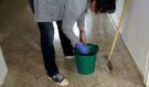 Po 35 letech uklízení v bance odešla do důchodu. Na rozloučenou poslala vedení nekompromisní vzkaz