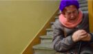 Slzy na schodišti: 72letou babičku vlastní děti vyhodily z bytu, kde prožila celý život