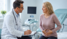 Gynekolog to řekl napřímo. Ženy po 50 často ignorují jeden problém, který se pak zhoršuje