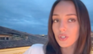 Italské fotky Charlotte Gottové vyvolaly bouři: Fanoušci se hádají kvůli jedné věci, zpěvačka mlčí