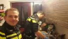 Matku pěti dětí odvezla sanitka a policisté vstoupili do domu: Místo zásahu udělali něco, co dojalo celé okolí!