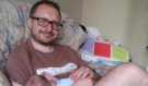 Poslal matce fotku se synem: Ona si všimla děsivého detailu, který ostatním unikl!